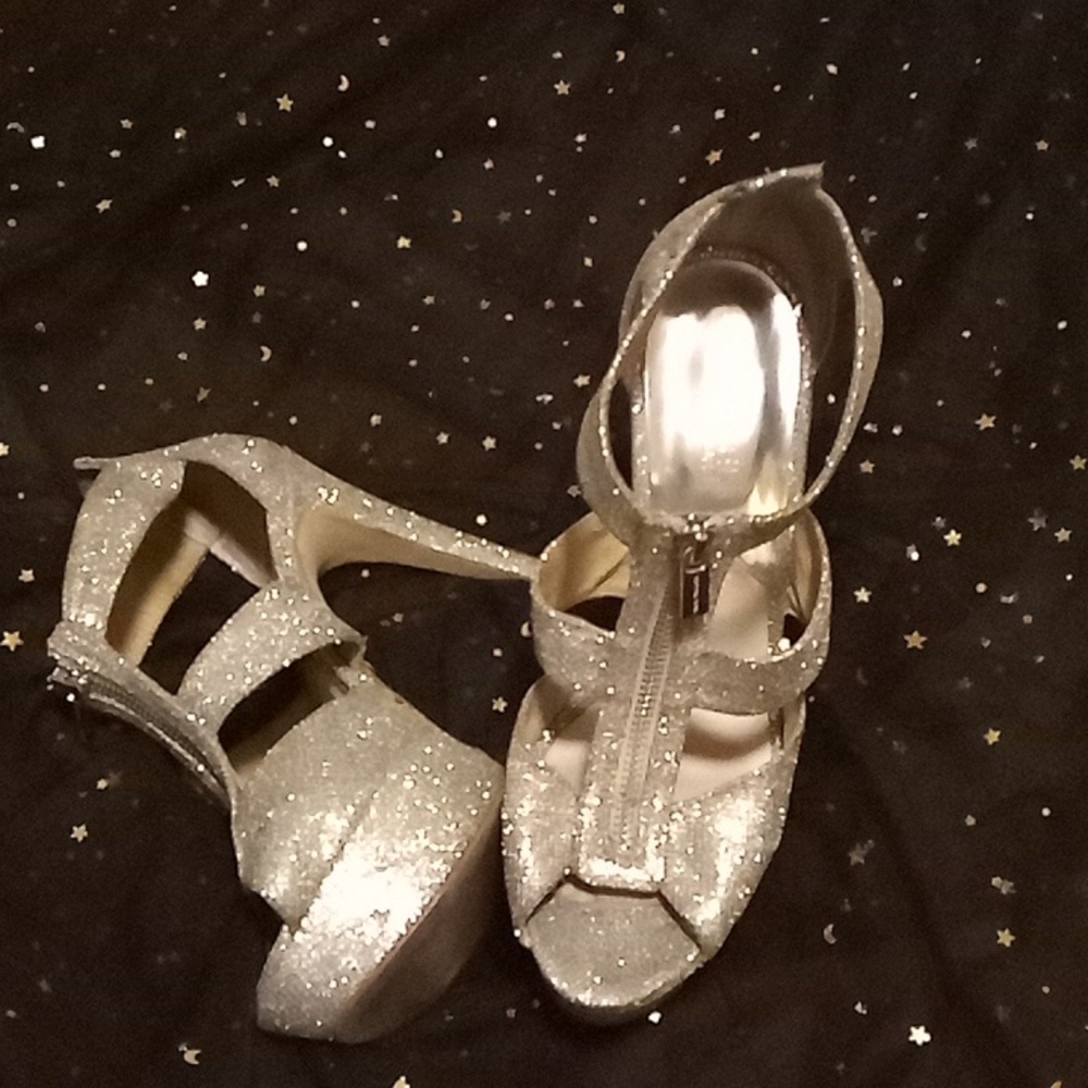 Heals - Picture 2 of 4